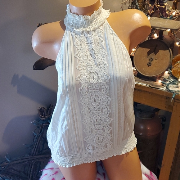 bebe Tops - Bebe ruffle crochet top M